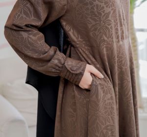 Gamis wolfis embos hermosa motif bunga lily coklat tua-gamis syari motif bunga umbrella 4 meter