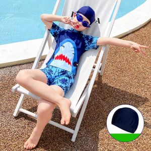 Đồ bơi bé trai kèm mũ hoạ tiết cá mập 16-50kg