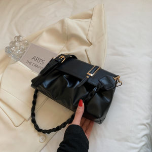 This years trendy small handbags for women 2023 New Single Shoulder Crossbody Bag Niche Autumn Winter High-End Cloud Bag