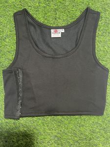 ร้านT-Fox Tomboy -เสื้อกล้าม TOMFIN (ทอมฟิน) ตะขอปรับได้ 3 ระดับ ใส่สบาย อกแบนเรียบ รุ่นครึ่งตัวไม่ปักโลโก้ -สีดำ