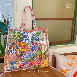 MAXI ชุดผ้าไทย กระเป๋าผ้าใบพิมพ์ภาพสีน้ำมัน กราฟฟิตี จุได้มาก กระเป๋าถือผ้าพิมพ์ลาย แบบพกพาได้ กระเป๋าโท้ท กระเป๋าสะพายลายตัวอักษร สาวๆ