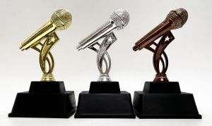 Karaoke Microphone Plastic Trophy PF01 Screw Medal (Hadiah Sukan Sekolah Dan Anugerah Cemerlang) Piala Cenderahati.