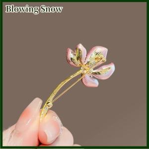 Blowing เข็มกลัดดอกบัวแฟชั่นสวยงามสำหรับสาวๆป้ายดอกบัวที่สง่างามสง่างามเครื่องประดับเสื้อผ้า