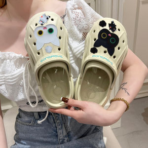 QJshop พร้อมส่ง1-3วัน✨รองเท้าแตะแบบสวมพร้อมส่ง รองเท้า แฟชั่น ญ ดีเทลหัวโต พร้อมตัวติดน้องแมวตาโตน่ารักมาก ตัวรองเท้าพื้นนิ่มใส่สบาย ใส่ไปได้ทุกที่ ต้องมีนะ ก็เรามันปังปุริเย่ 🧸