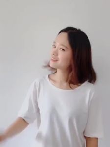 Middle aged and elderly wigs are really sent to mothers. Middle aged womens short curly hair is naturally fluffy and realistic with a rounded scalp