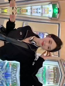 COD  Wanita Kot Luar Kardigan Sweater Kelabu Amerika 2024 Jaket Besbol Ritsleting Jenis Pendek R Kecil Baru  Sem