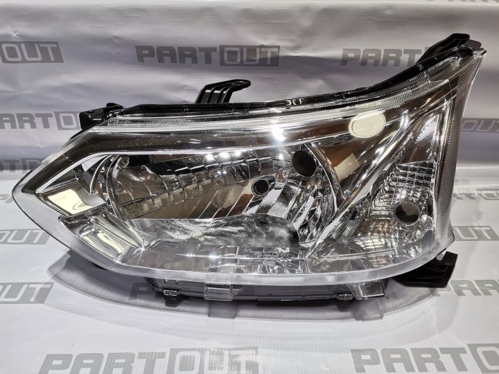 TOYOTA AVANZA HEADLIGHT HEADLAMP 2017 MODEL 