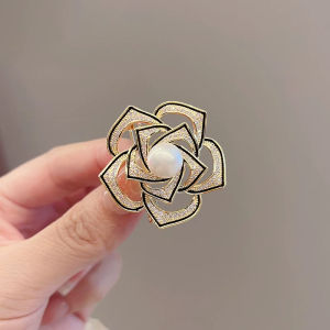 เข็มกลัดเข็มกลัดดอกไม้สีน้ำมันสีดำเข็มกลัดโลหะผสมพลอยเทียมแบบย้อนยุคที่สวยงามเข็มกลัดรูปกลีบดอกไม้