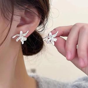Clip-On Flower Earing Pearl Earring Fashion Classy Ear Clip Earring Klip Bunga Subang Telinga [Ready Stock Malaysia]