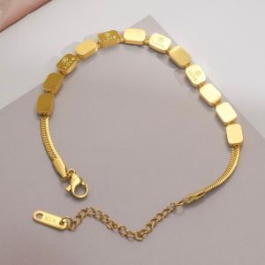 กำไลข้อมือสแตนเลสแฟชั่น LOVE สีทอง สำหรับผู้หญิง +ฟรีกล่องเทปใส