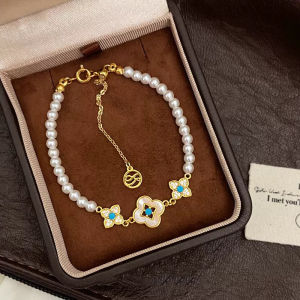 Beaded bracelet paired with metal flower bracelet - versatile stylish jewelry for women. 巨美 新中式古风绿松石串珠手链叠戴金属花朵手链百搭气质时尚首饰女