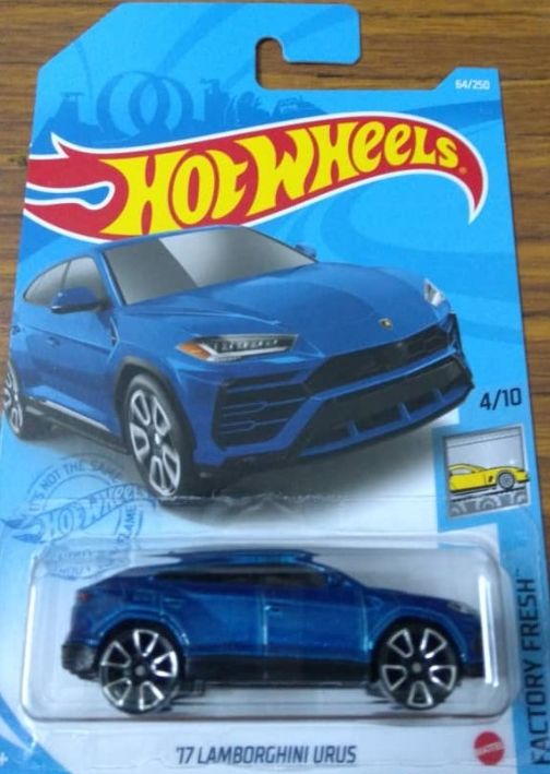 Hotwheels-17 Lamborghini Urus. 