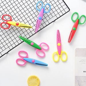 Gunting Gelombang Pola Gerigi Warna Berkualitas Alat Peralatan Plastik Pemotong Cut Karton Bufalo Paper Stainless Steel Plastic Prakarya Premium Serbaguna Perlengkapan Anak Sekolah Scissors Tajam Kertas DIY Alat Potong Craft Art Seni Shopping Arena Malang