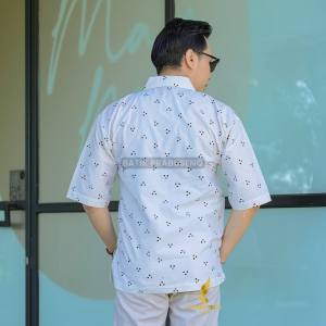 TILU PUTIH – Batik Prabuseno Kemeja Batik Pria Lengan Pendek Reguler Seragam Kerja Kantor Anak Muda Casual Modern Trendy Katun Premium Halus Adem dan Nyaman