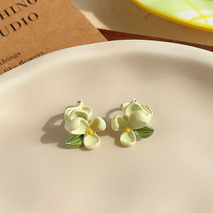 YIN WEI Fashion flower ear clip female 2024 new lovely holiday wind earrings high quality temperament earrings
