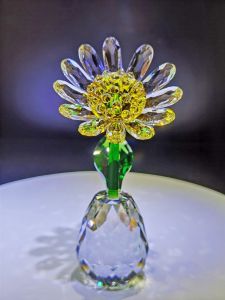 ดอกเก๊กฮวย (คริสตัล) ทำจากคริสตัลอย่างดีมีคุณภาพ ลวดลายสวยงาม