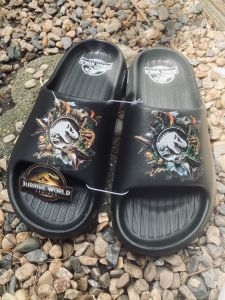 ของมันต้องมี! รองเท้าแตะผู้ชาย ลิขสิทธิ์แท้ Jurassic World จากบริษัทสันสร้าง 🔥 ใครเห็นก็ต้องถามว่า “ซื้อที่ไหน?” ใส่แล้วเท่แบบไม่ต้องพยายาม!  💥 ทำไมต้องรีบซื้อคู่นี้?  ✅ งานลิขสิทธิ์แท้ จาก Jurassic World ใส่แล้วมั่นใจ✅ ดีไซน์จัดเต็ม มี