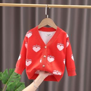 WANDER เสื้อกันหนาวเด็ก เสื้อกันหนาวเด็กผู้หญิง ลายสตรอเบอร์รี่น่ารัก เสื้อคาร์ดิแกนเสื้อสเวตเตอร์คอวีกระดุมแถวเดียวสำหรับเด็กผู้หญิง231127
