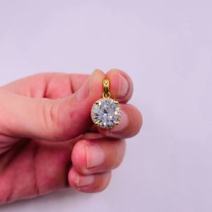 Mặt dây chuyền titan sang trọng đính đá 10 li Mặt charm titan vòng cổ thanh lịch màu vàng hoặc trắng