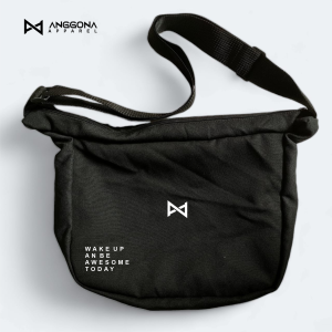 Tas Selempang Kanvas Hip-Hop Hitam dengan Desain Grafis