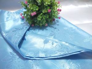 ปลอกหมอนหนุน ผ้าแพร Jacquard Satin ผลิตจากเส้นใยสังเคราะห์โพลีเอสเตอร์ (Polyester) ขนาดกว้าง 19 นิ้ว x ยาว29 นิ้ว (48 ซม.x74 ซม.)ให้ความเงางาม มันวาว สวยงามน่าสัมผัส ไม่เก็บกักฝุ่นละออง ลดปัญหาไรฝุ่น ดูแลง่าย ซักง่าย แห้งเร็ว