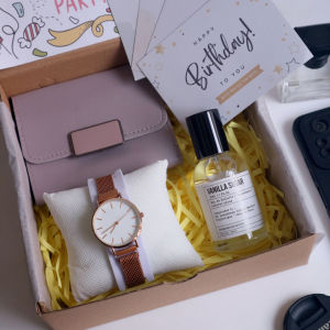 Paket Hampers Kado Hadiah Gift Box Ulang Tahun Cewek Premium Anniversary Lebaran Nikahan Kelulusan