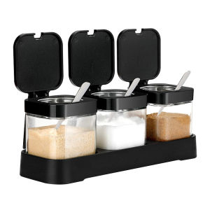 กล่องเครื่องปรุง เซ็ต3ชิ้น พร้อมช้อนตักและถาดวาง ขวดแก้ว ใส่เครื่องปรุง ที่ใส่พริกไทย กล่องน้ำตาล ของใช้ในครัว