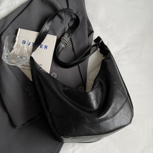 1740 ( READY STOCK ) PU SLING BAG EU FASHION HOUSE