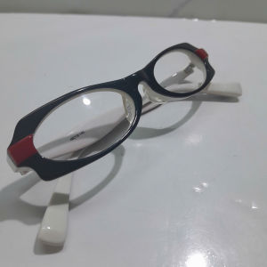 Kính gọng trẻ em oval màu đen đỏ trắng kiểu dễ thương ngang kính 128mm second hand
