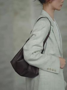 หนังวัวฟอกฝาด Qiu Zhen แบบคลาสสิก hobo กระเป๋าสะพายข้างแบบสบายๆ หนังแท้สำหรับผู้หญิง