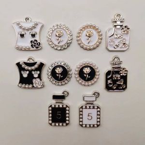 Charm jibit 3D trang trí giày dép Crocs siêu đẹp bán set 2 cái giao ngẫu nhiên - ET68