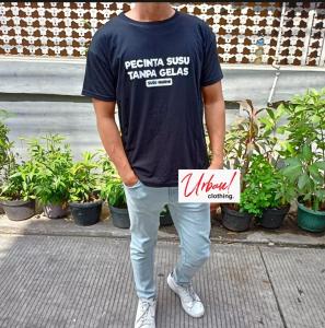 URBAN - Kaos PECINTA SUSU TANPA GELAS | Kaos Pria Tulisan Nyeleneh | Kaos Tulisan | Kaos Kata Kata Lucu | Bisa COD | Gratis Ongkir | Pakaian Pria Terbaru 2021 | Model Terbaru | Distro Kaos Pria | Pakaian Pria | Kaos Pria | Kaos Murah | Tshirt Kaos Bandung