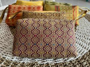 Dompet pouch songket// Dompet Songket wanita// dompet souvenir// dompet pouch make up// pouch make up// tas make up mini// pouch songket