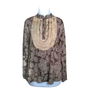 ATASAN KERAH RENDA BLOUSE TERBARU POLOS BROKAT KEKINIAN MUSLIMAH TERBARU LENGAN PANJANG TERBARU DAN TERLARIS - ATASAN BLUS RENDA LONG SLEVEES VINTAGE KERAH SANGHAI KANCING DEPAN KATUN - BLUS WANITA LENGAN PANJANG BRUKAT VINTAGE HIJAB