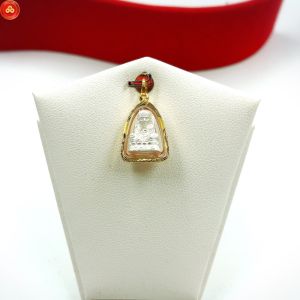 จีหลวงปู่ทวด เนื้อเงิน รุ่นบารมีหลวง สำหรับสร้อย 1 สลึง เลี่ยมทองแท้ 90% กันน้ำมีใบรับประกัน