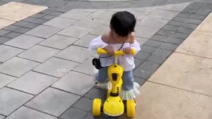 สกูตเตอร์ ขาไถ สกู๊ตเตอร์เด็ก นั่ง&ยืนได้ 2in1 scooter ล้อใหญ่ ไฟ Auto LED