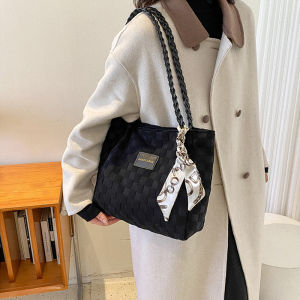 Zishop  ฮอตฮิต ติดเทรนด์ กระเป๋าผ้านิ่มมาใหม่ ดีไซน์สวย ทันสมัย วัสดุผ้า นิ่ม เบา ใช้งานสะดวก ทรงโท้ท ใบใหญ่ ใส่ของได้แบบจุกๆ มีมาให้เลือกหลายสี ดีเทลลายตารางทั้งใบ ได้ไปบอกเลยว่าคุ้มมม