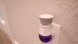 Air Wick Plug in Starter Kit Lavender & Chamomile 2 Warmers & 6 refills
