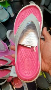 Crocs LiteRide Flip รองเท้าแตะหนีบ รองเท้าผู้หญิง รองเท้าเบา รองเท้านิ่ม รองเท้าสวย รองเท้าใส่สบาย รองเท้าใช้ดี รองเท้าทันสมัย