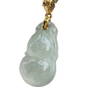 Premium Light Green Hue Natural Type A Jadeite Jade crafted with shape of Gourd as Pendant set with 18k Clasp certificate weigh 2.36 grams measurement 20.5 * 12.9 * 5.9 mm (18kp31)
