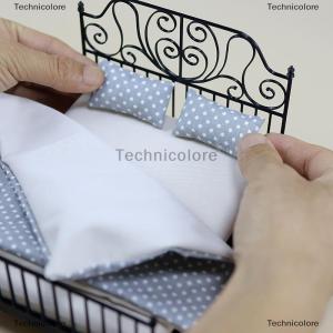 [COD] Technicolore บ้านตุ๊กตา1 12จำลองเตียงยุโรปพร้อมหมอนที่นอนผ้าห่มตุ๊กตาบ้านเหล็กศิลปะเตียงคู่ห้องนอนเฟอร์นิเจอร์ตกแต่งของเล่น