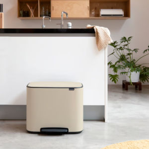 Brabantia ถังขยะ สแตนเลสแบบเหยียบทรงสี่เหลี่ยม BO Pedal Bin 2 Inner Buckets 11 + 23 L Soft  Beige