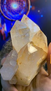 Bụi đá Thạch Anh Lemurian tinh thể pha lê tán sắc 7 màu cầu vòng lắp lánh năng lượng vũ trụ thiền định thiên nhiên 835