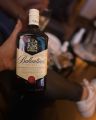 Ballantines finest blended scotch Scotland, có hộp. 