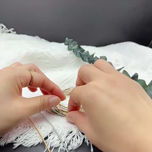 50Pcs Elastic Non-Slip Bracelet Craft Carbon Steel Wire Bracelet with Screw for Head Can Tighten or Open for Decoration