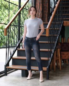 Celana Jeans Wanita Terbaru Claw Slit Front Line Matterial Soft Jeans Stretch Premium Quality Best Seller Warna Blue