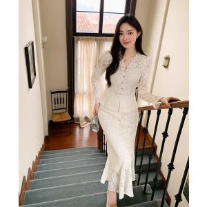 แฟชั่นแขนยาวลูกไม้ท็อปส์ซูกระโปรงชุดผู้หญิงใหม่หรูหราแสงบางเย็บลูกไม้คอวีเสื้อเชิ้ตชุดกระโปรงยาว