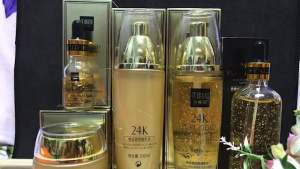 เซรั่มทองดำ 24K แท้ 100 ml สำหรับการฉีดฟิลเลอร์หนัก ซรั่มทาหน้า เสริมจมูก ถูกตั้งคำดูแลผิวคุณด้วยใจ