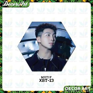 Decor Art - Dekorasi Hiasan Dinding Segi 6 Hexagonal Tema BTS Korea K-POP (Kode: HEXA XBT)