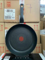 Chảo rán chống dính Tefal Hard Titanium Pro. 
